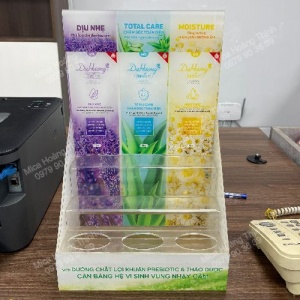 Kệ mica trưng bày 02
