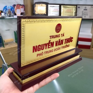 Bảng tên để bàn bằng gỗ 02