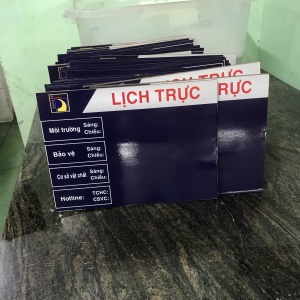 In bảng Mica làm bảng thông tin - Bảng hiệu Mica