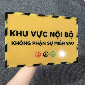 Bảng Mica cảnh báo - Làm bảng Mica in nội dung