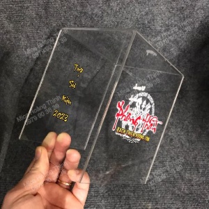 Hộp mica trưng bày 01