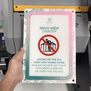 In bảng mica - Làm bảng cấm bằng Mica