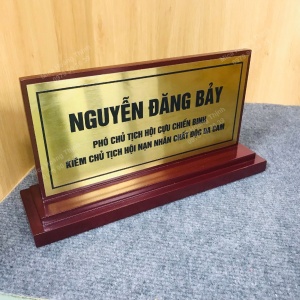 Bảng tên để bàn bằng gỗ